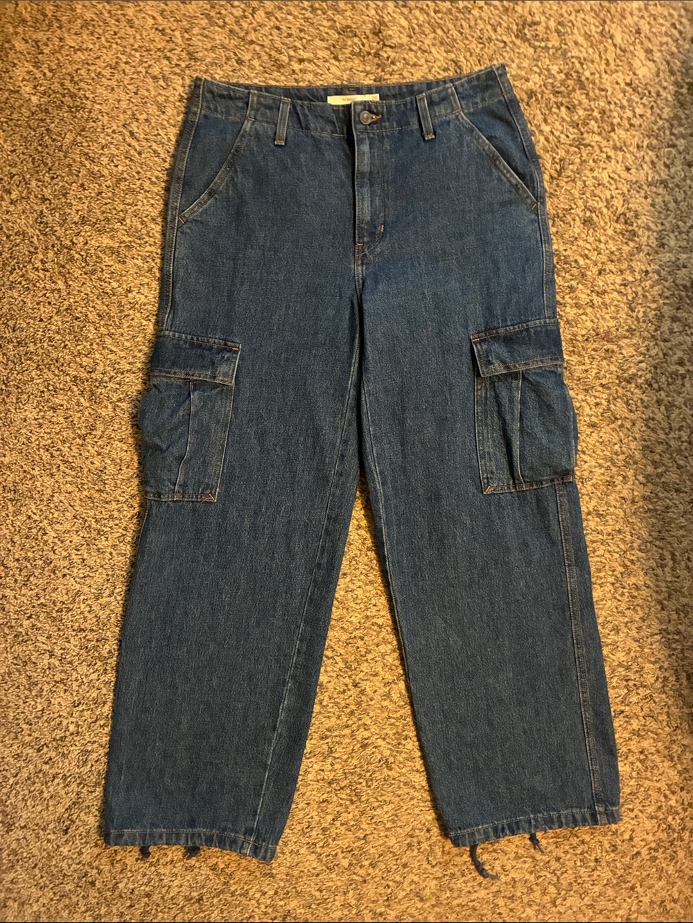 Levi’s ‘94 baggy jeans with cargo pockets -size 28